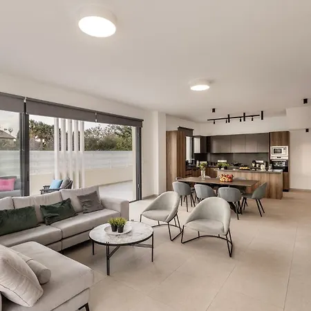 Nissi Residences 4 *