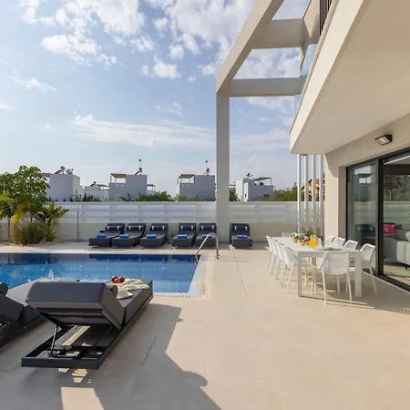 Villa Nissi Residences 4