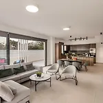 Nissi Residences 4 *