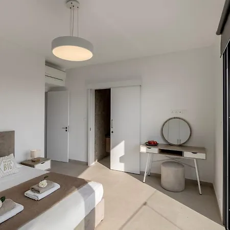 Nissi Residences 4 *