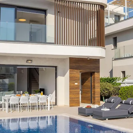 Nissi Residences 4 *