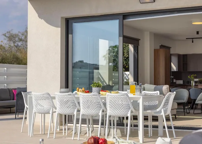 Nissi Residences 4 빌라 *