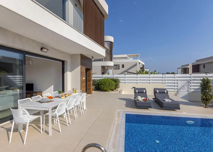 빌라 Nissi Residences 4 *